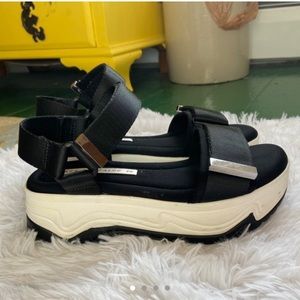 Platform sandals 👡